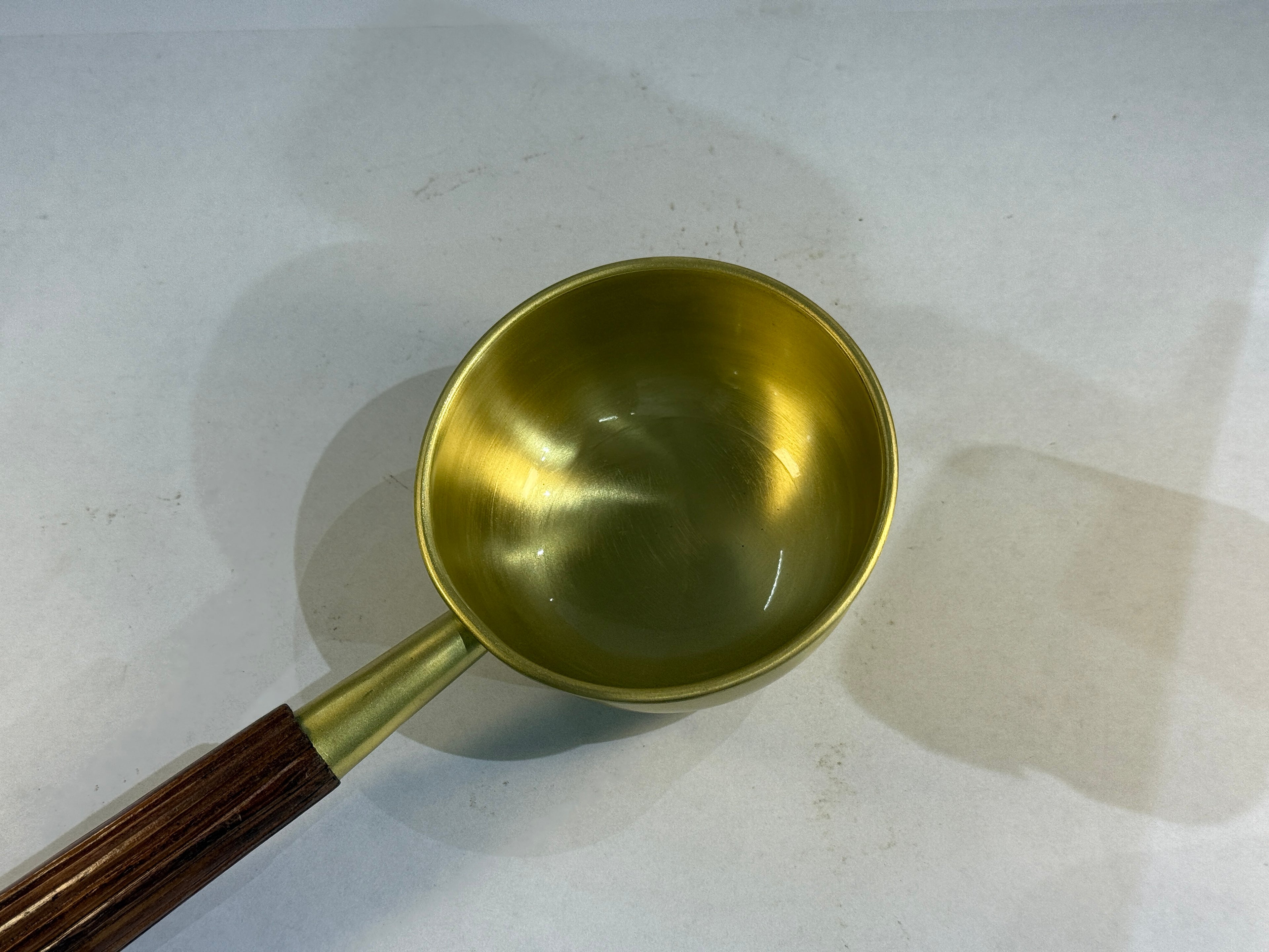 Brass Scoop with Wooden Handle (15Γ10Γ6 cm)